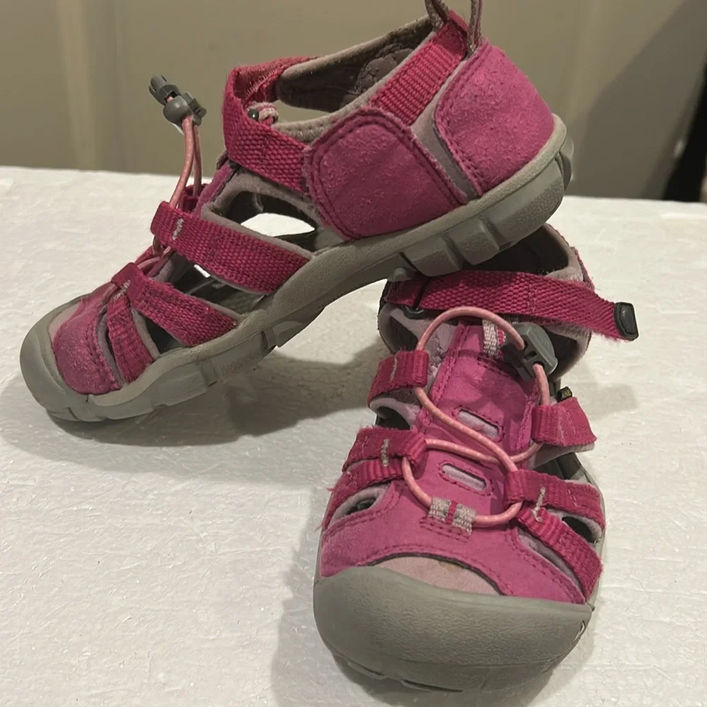 Keen Newport H2 WaterResistant washable Outdoor hiking Sandal Shoe size 12 pink